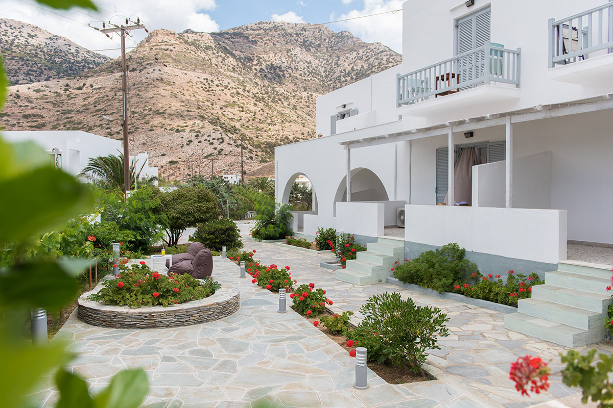 Comfortable living rooms in the garden of Aeolos in Sifnos