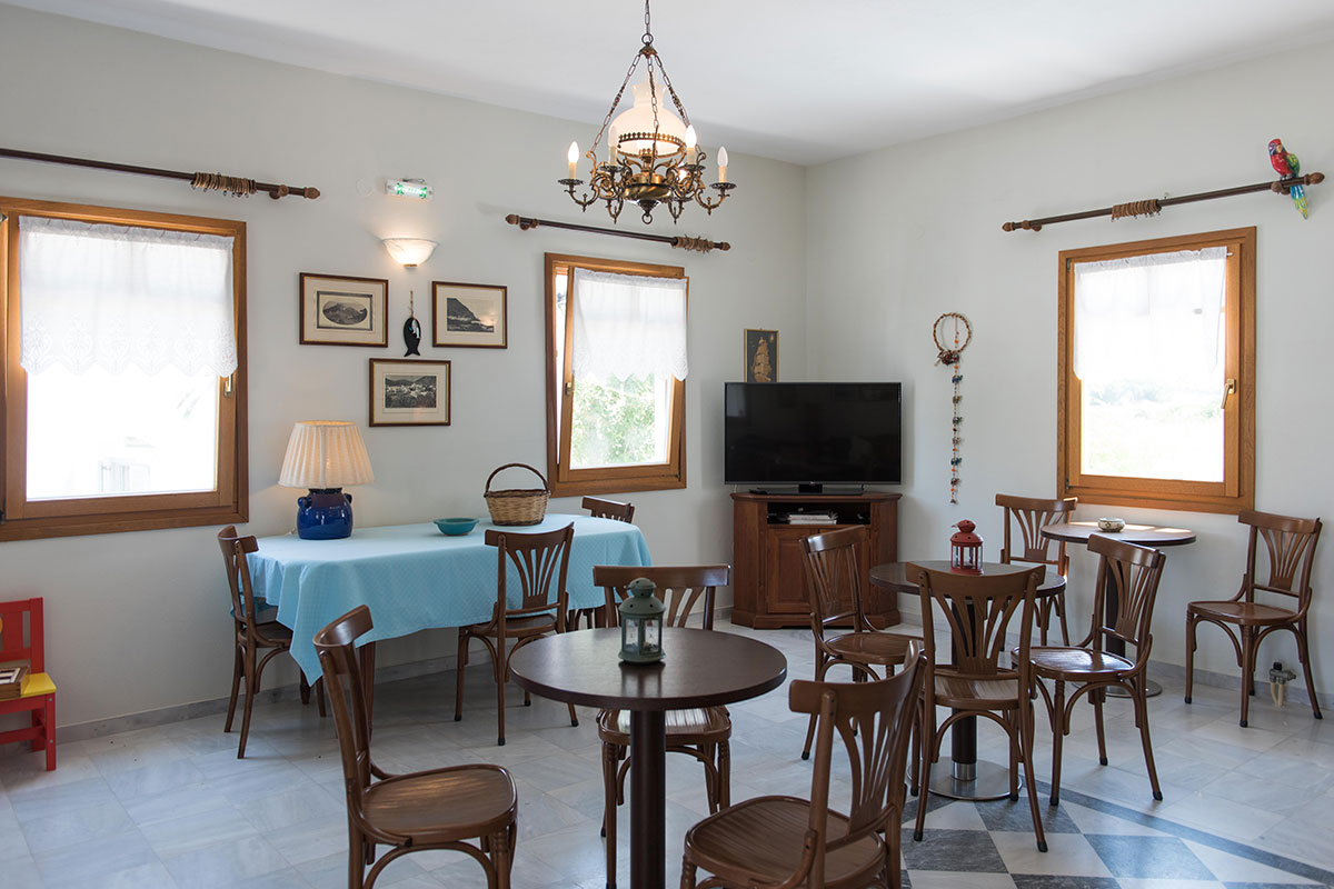 The buffet breakfast area of Aeolos apartments at Sifnos